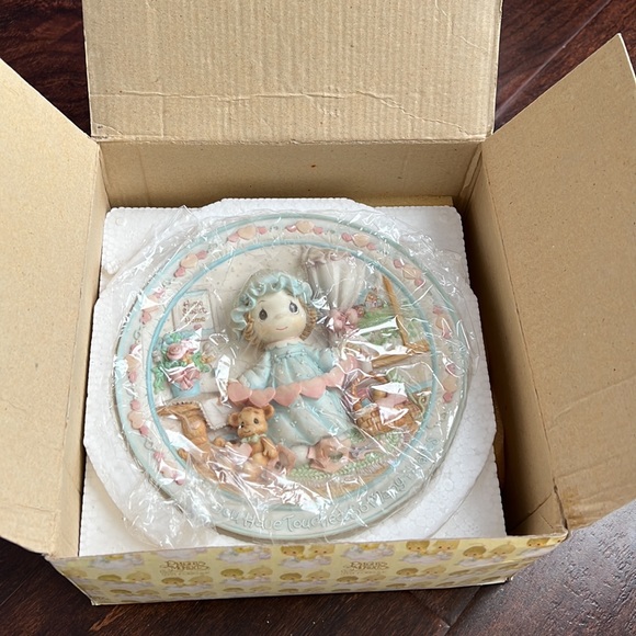 Precious Moment “You Have Touched So Many Hearts” Plate - Picture 3 of 9